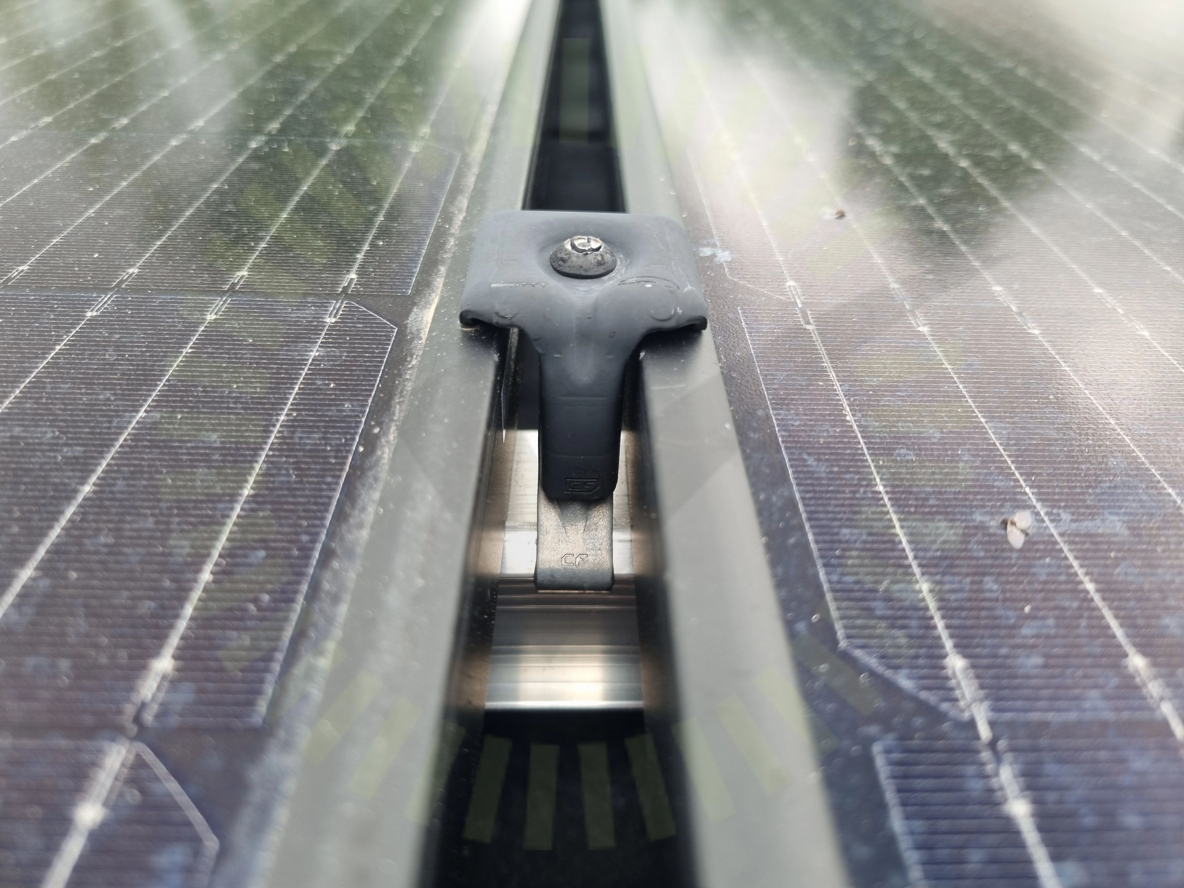 Solpaneler: Fästen: Överlappning