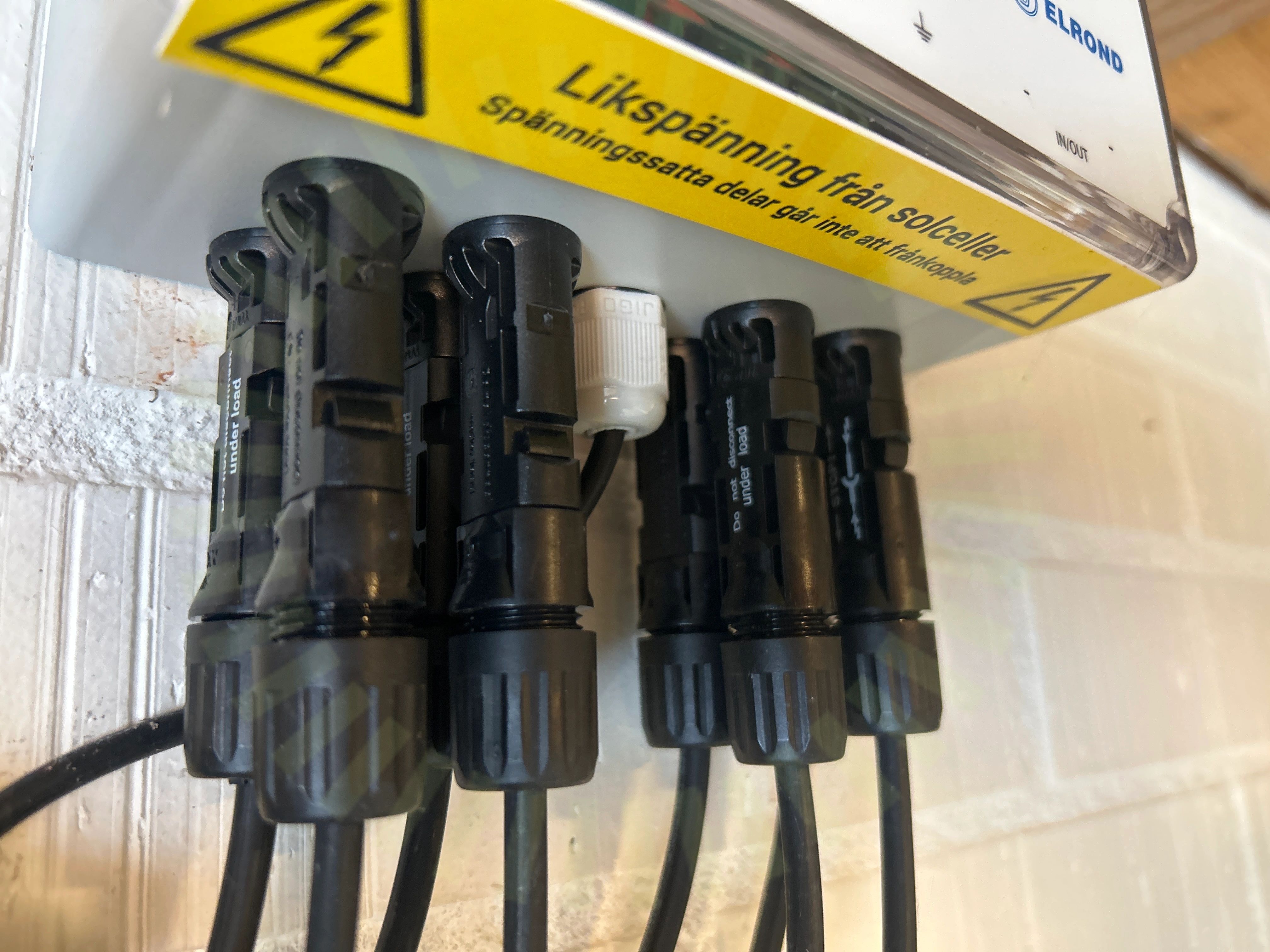 Överspänningsskydd DC kontakter