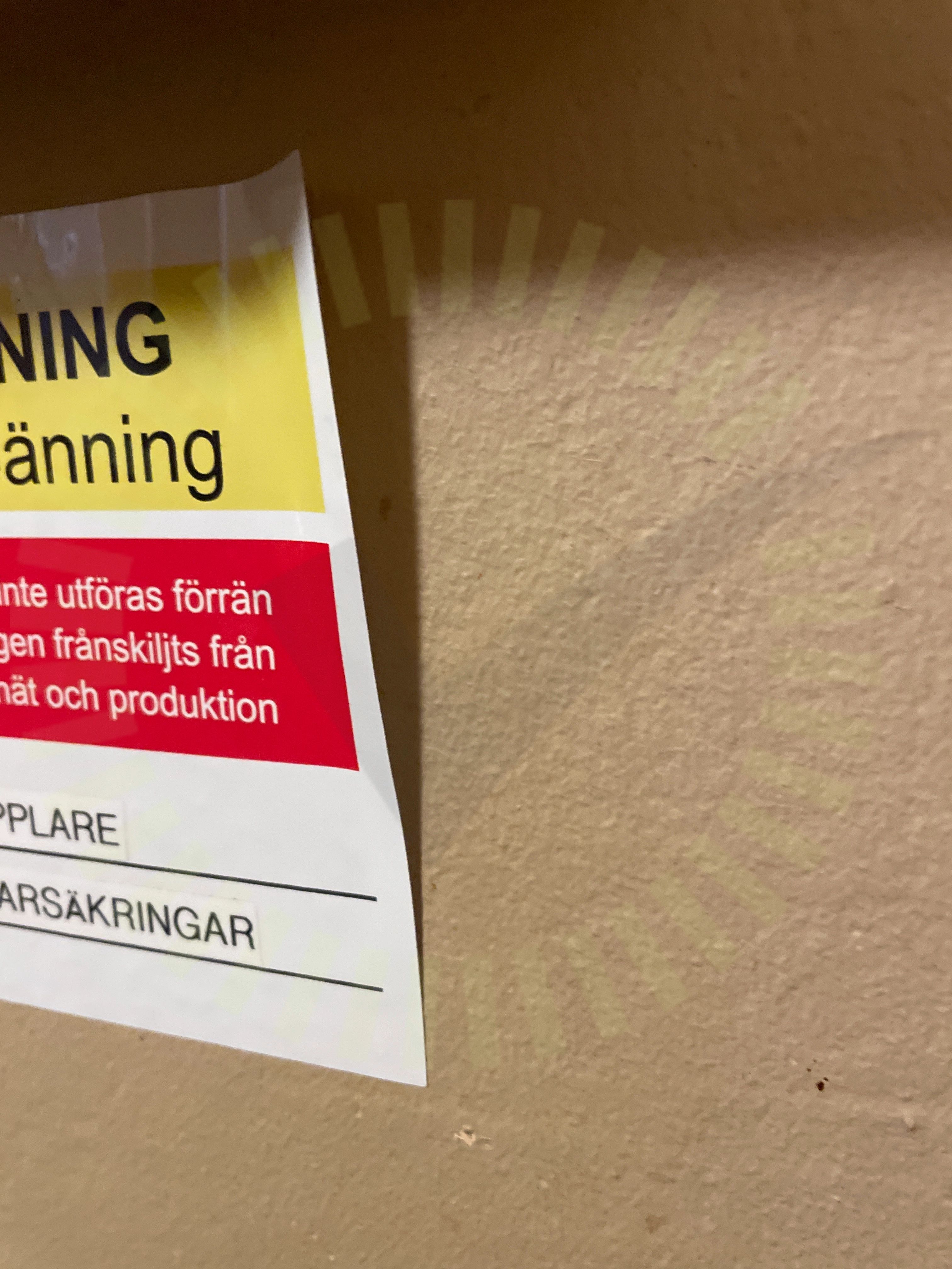 Tillförlitligt fäst