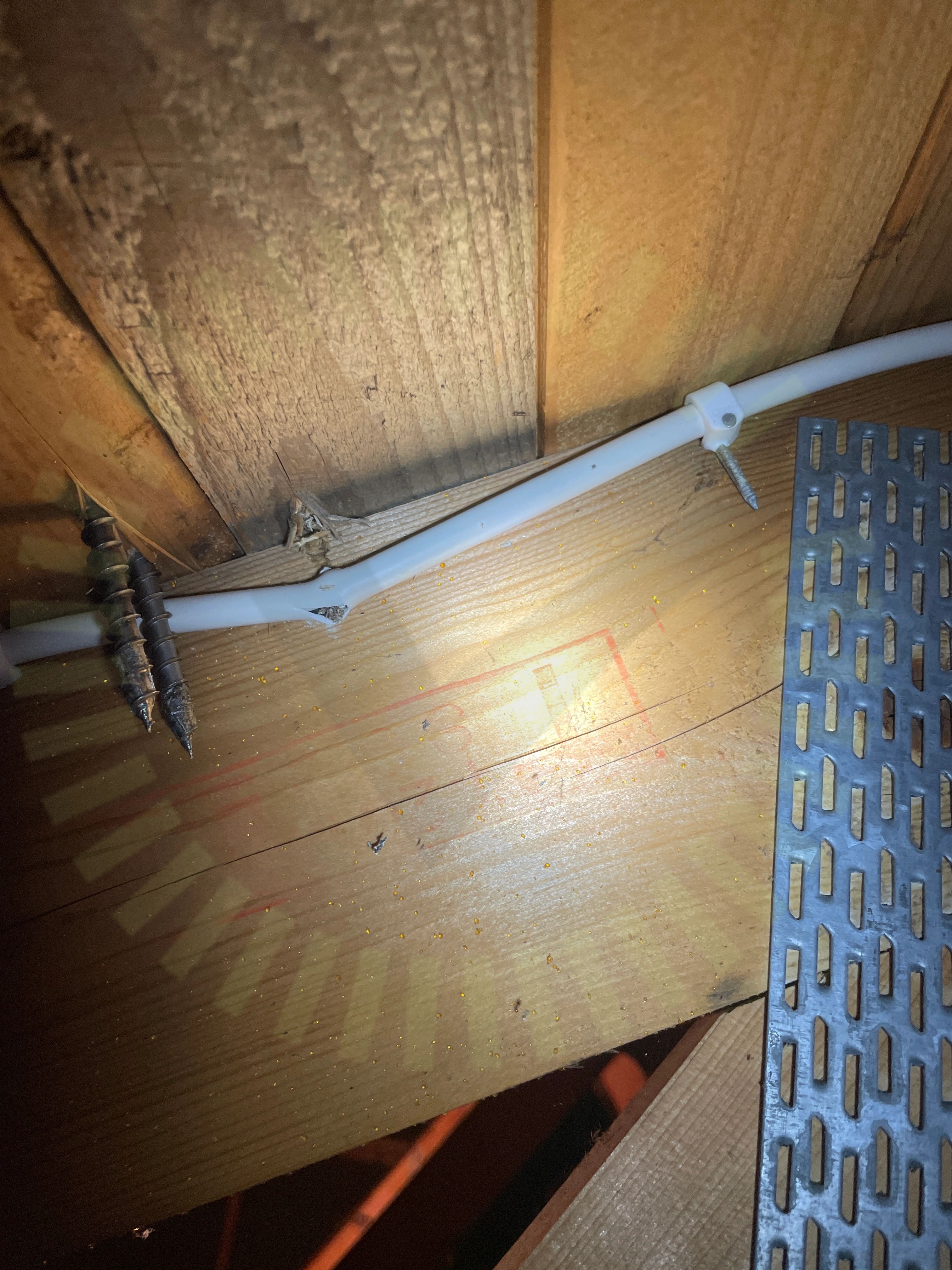 Skada på kabel uppe på vind