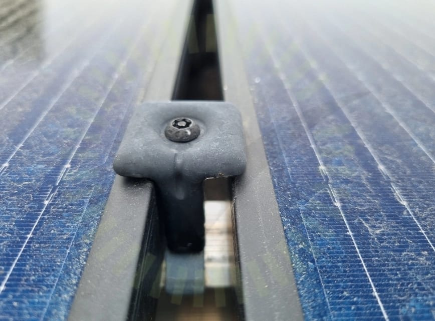 Solpaneler: Fästen: Överlappning