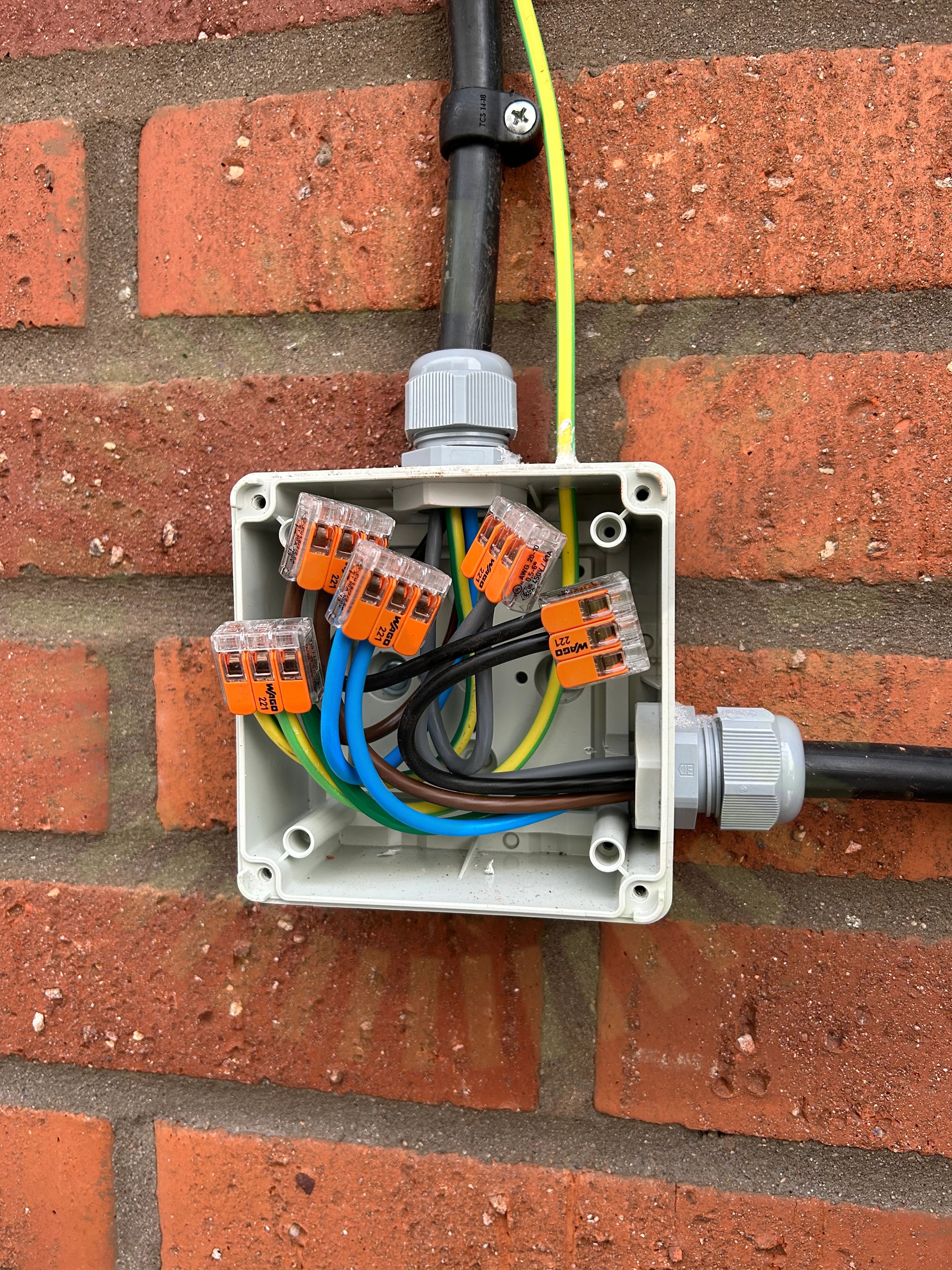 Dragavlastning: PE kabel