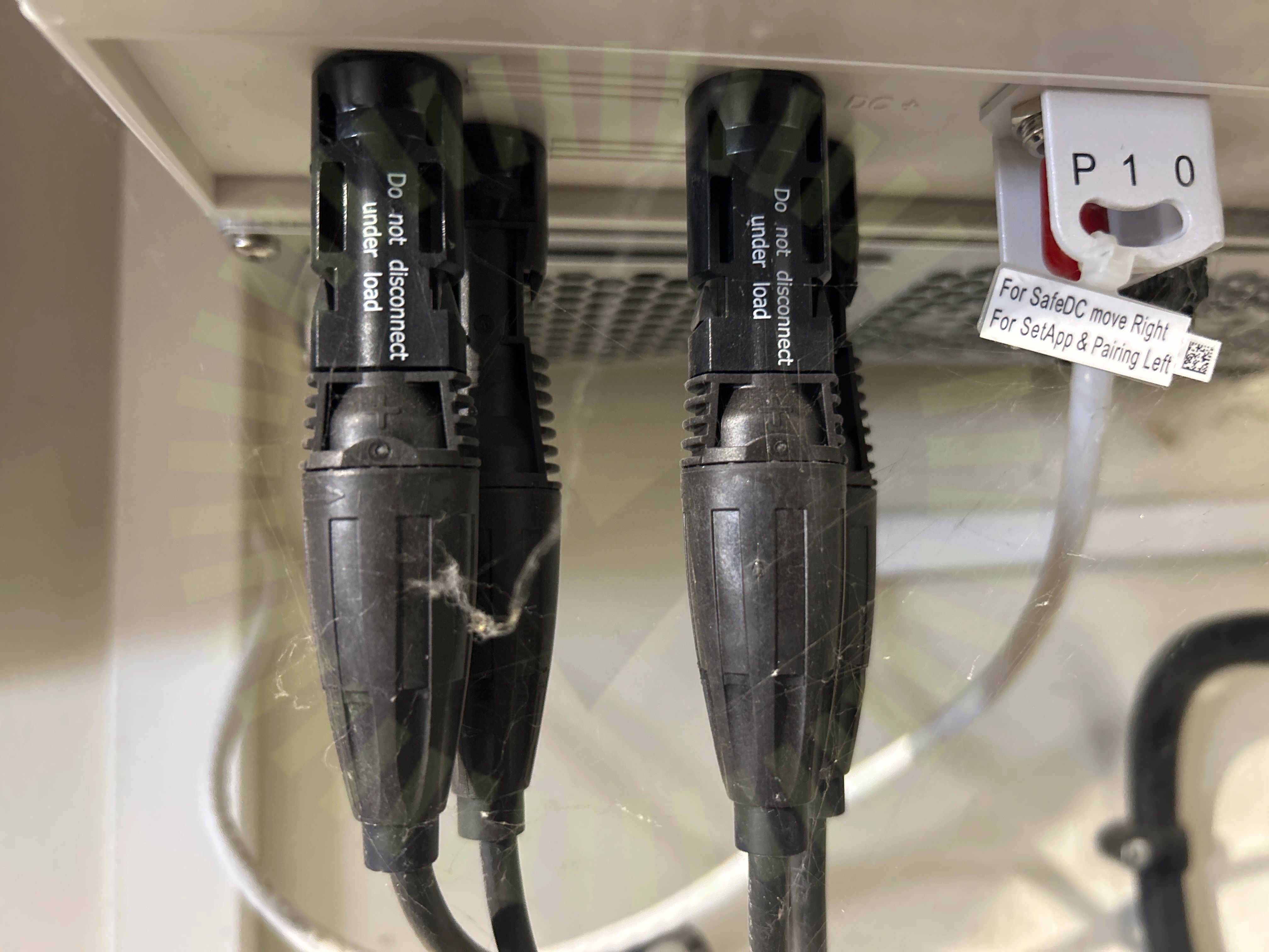 Växelriktarens kontakter