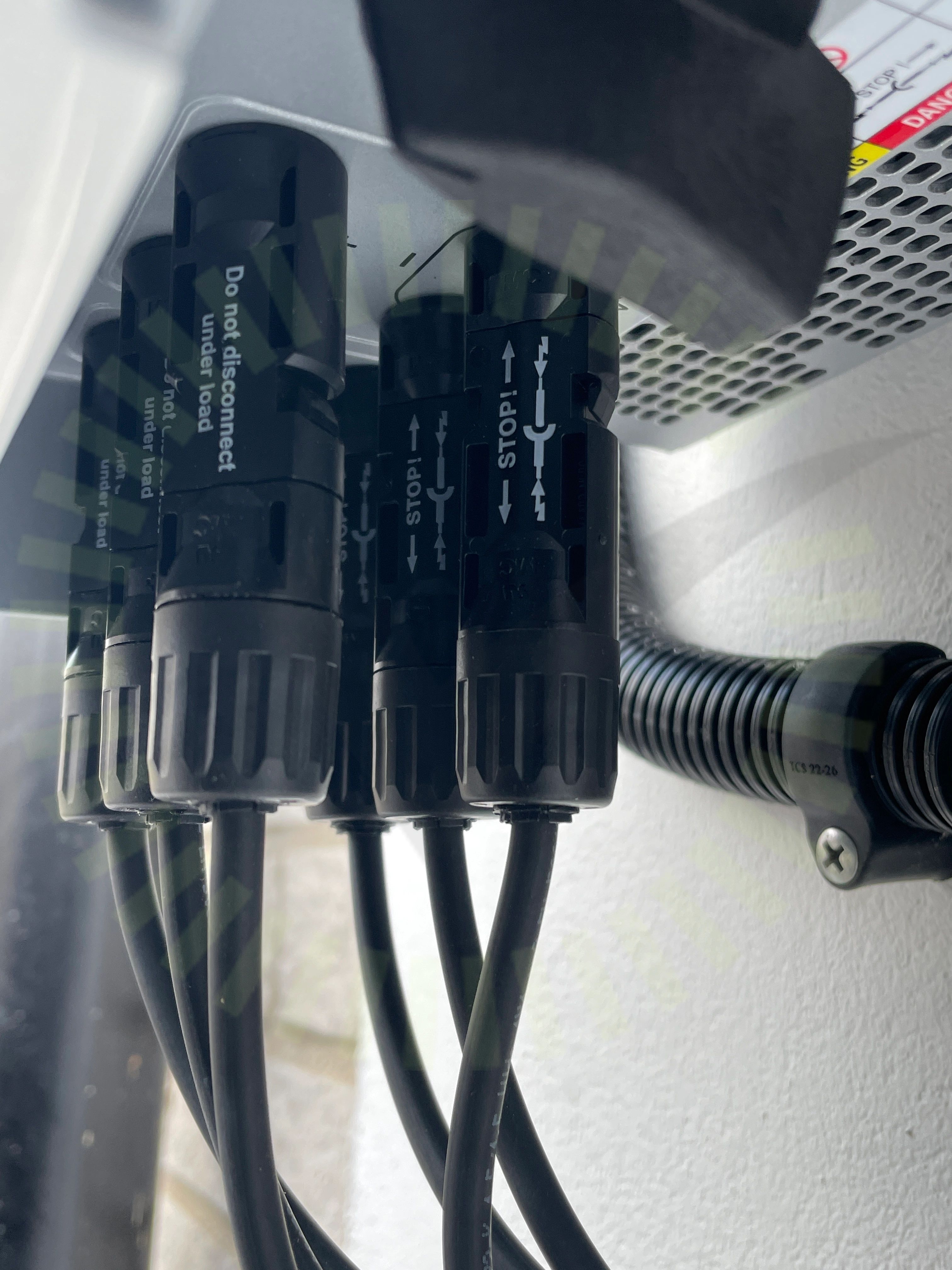 Bottnad förskruvning DC kontakt. 