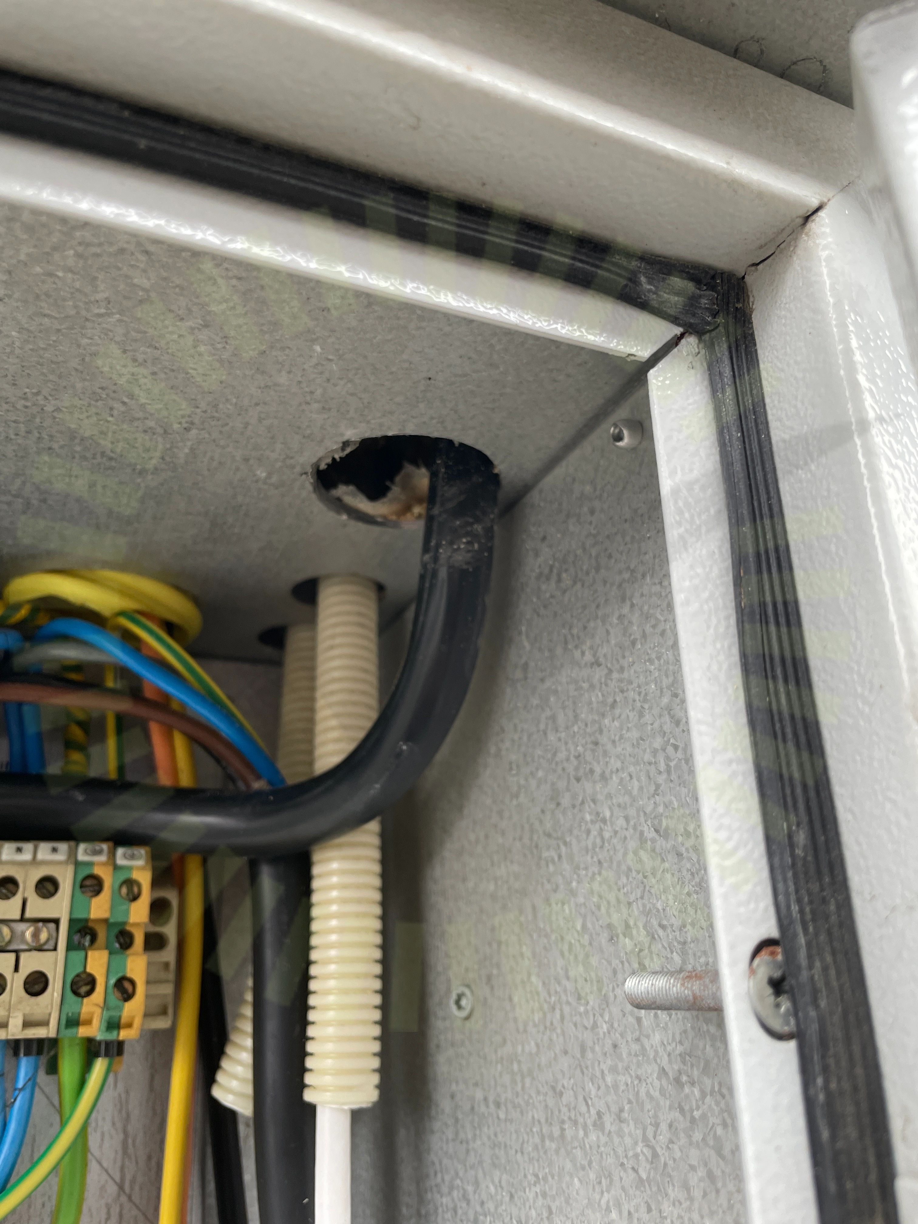 AC kabel skarp kant