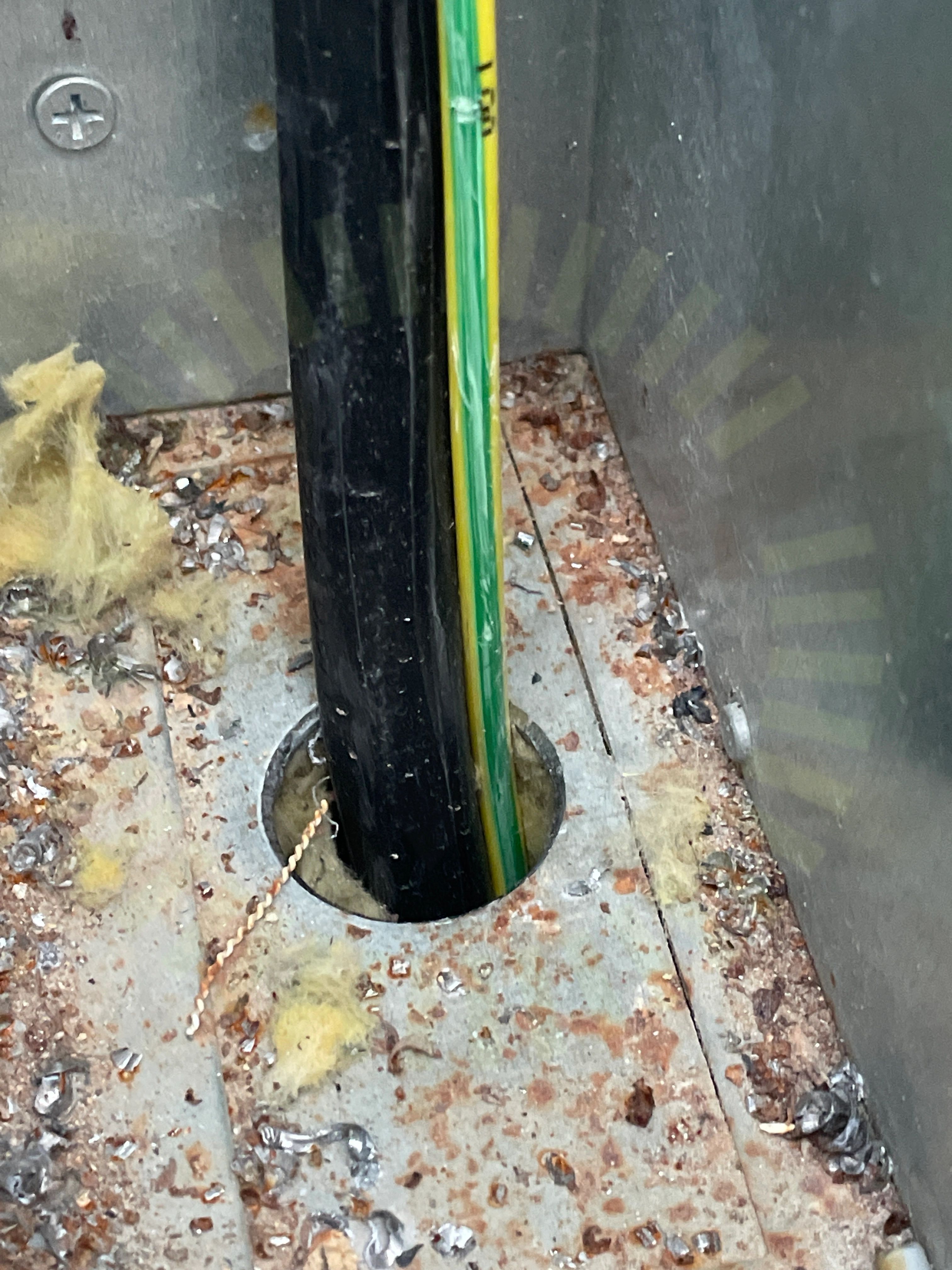 AC kabel skarp kant