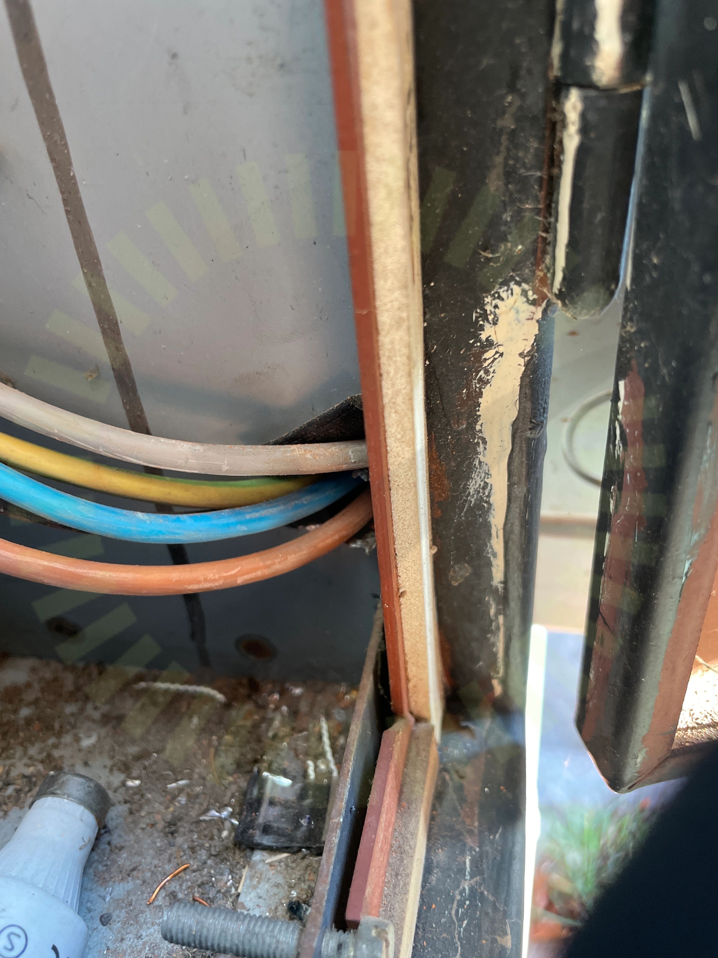 AC kabel skarp kant