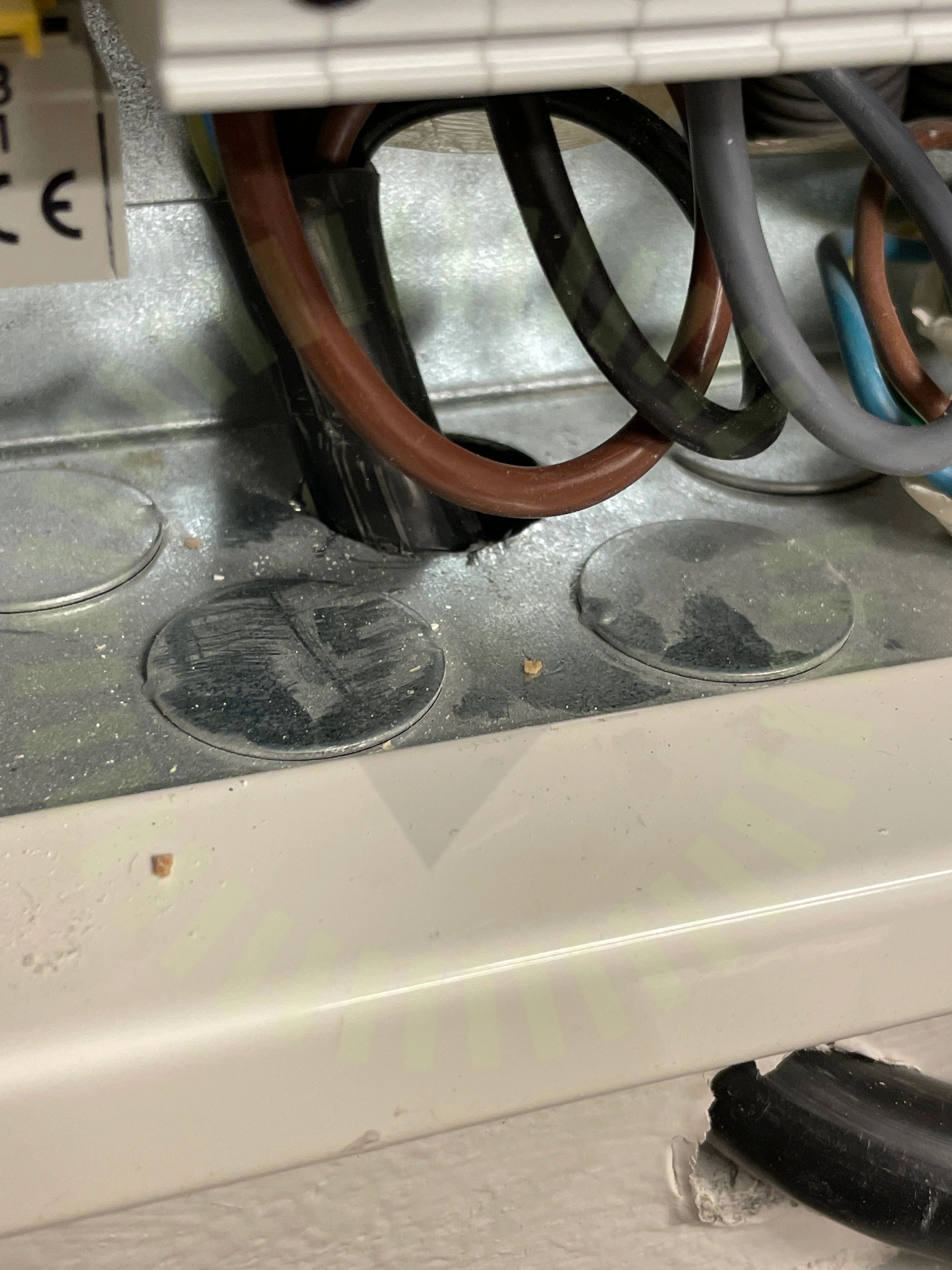 AC kabel skarp kant