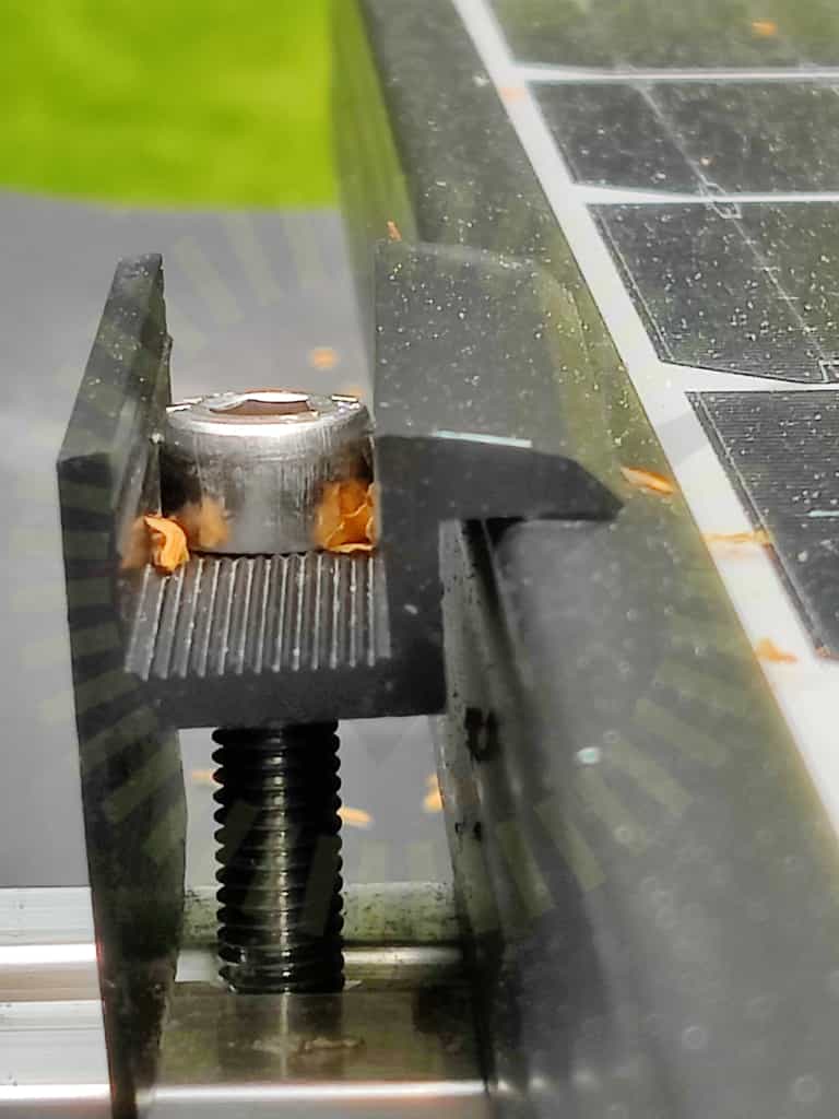 Solpaneler: Fästen: Överlappning